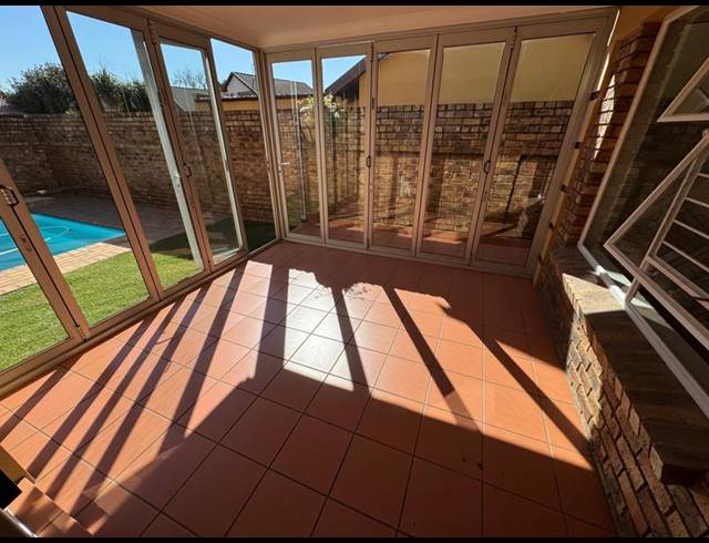 3 BEDROOM TOWNHOUSE FOR SALE IN GLEN MARAIS